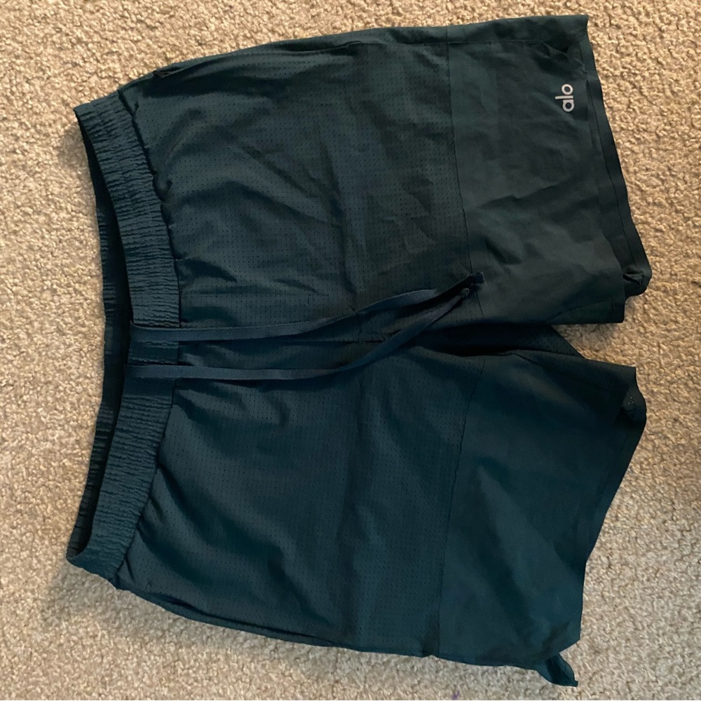 ALO Yoga Men's Forest Green Athletic Shorts - Picture 2 of 4
